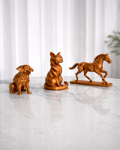 Dekoratif Hayvan Figürlü Biblo Seti – Altın Renk Köpek Kedi At Heykelleri – Modern Masa Üstü Ev Ofis Dekorasyonu – 3’lü Set