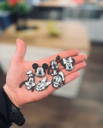 Çizgi Karakter Figürlü Pleksi Magnet Seti Siyah Beyaz Mini Magnet